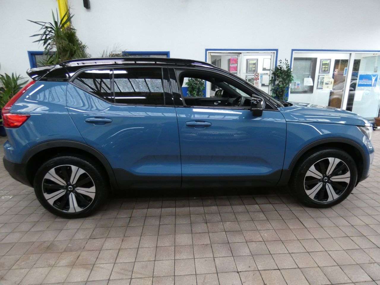 2022 VOLVO XC40 2022 VOLVO XC40