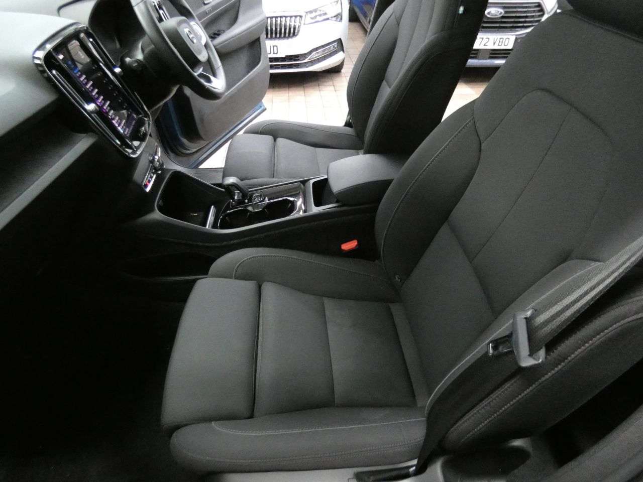 2022 VOLVO XC40 2022 VOLVO XC40