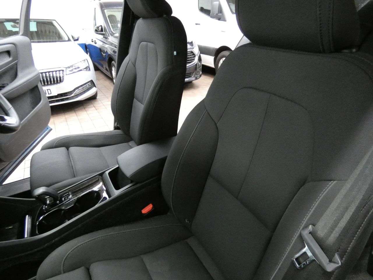 2022 VOLVO XC40 2022 VOLVO XC40