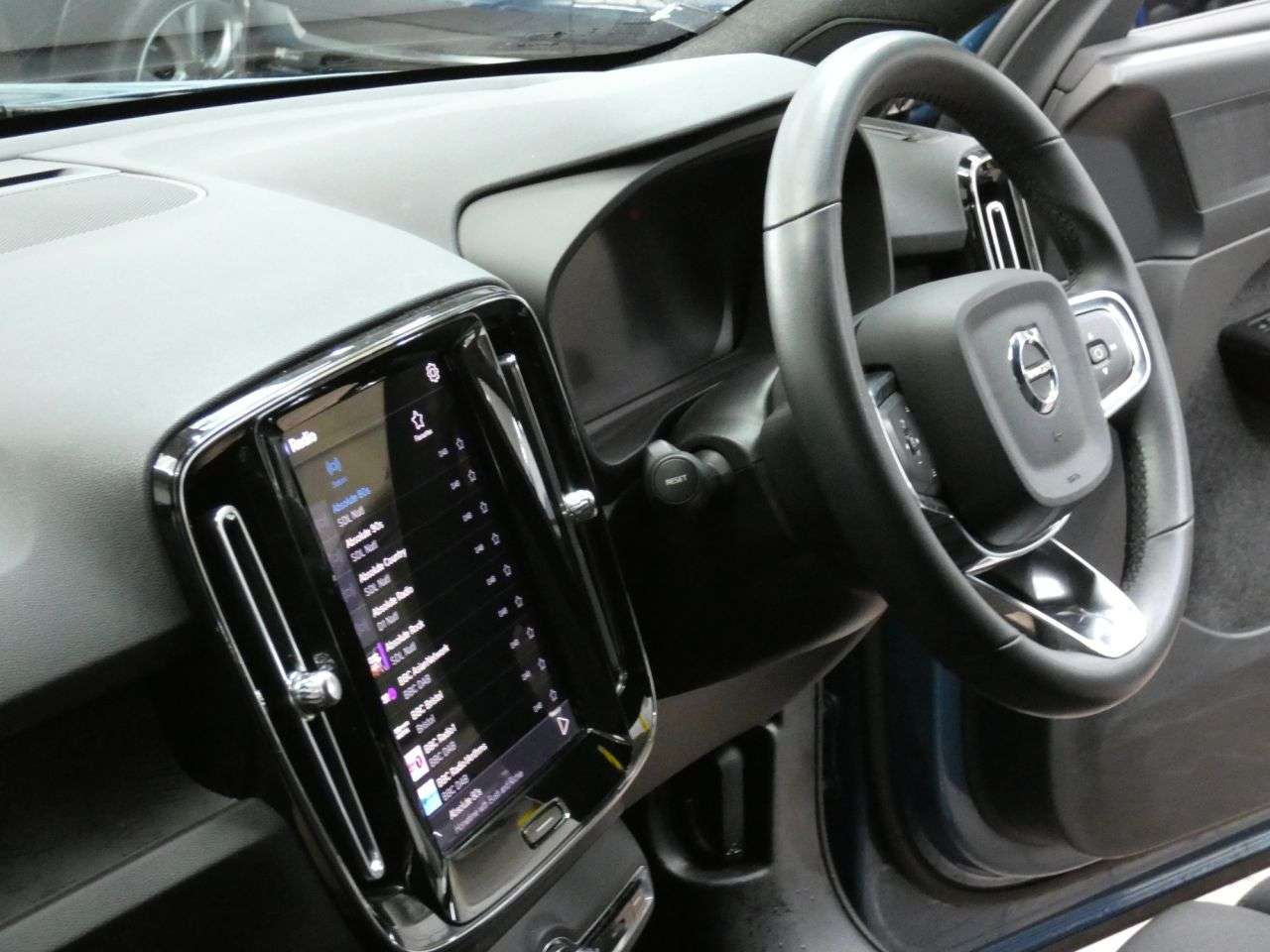 2022 VOLVO XC40 2022 VOLVO XC40