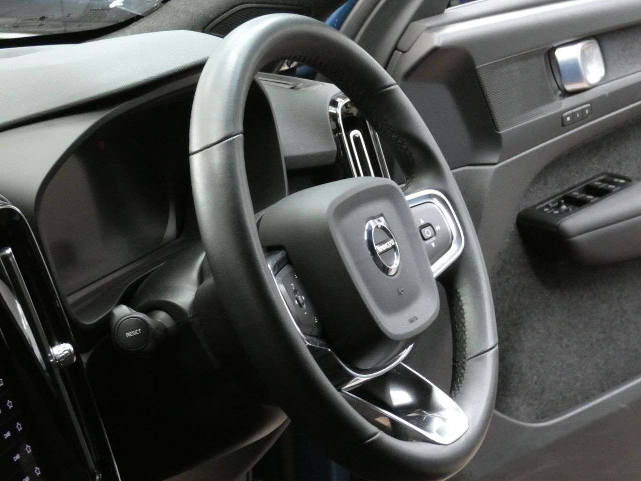 2022 VOLVO XC40 2022 VOLVO XC40