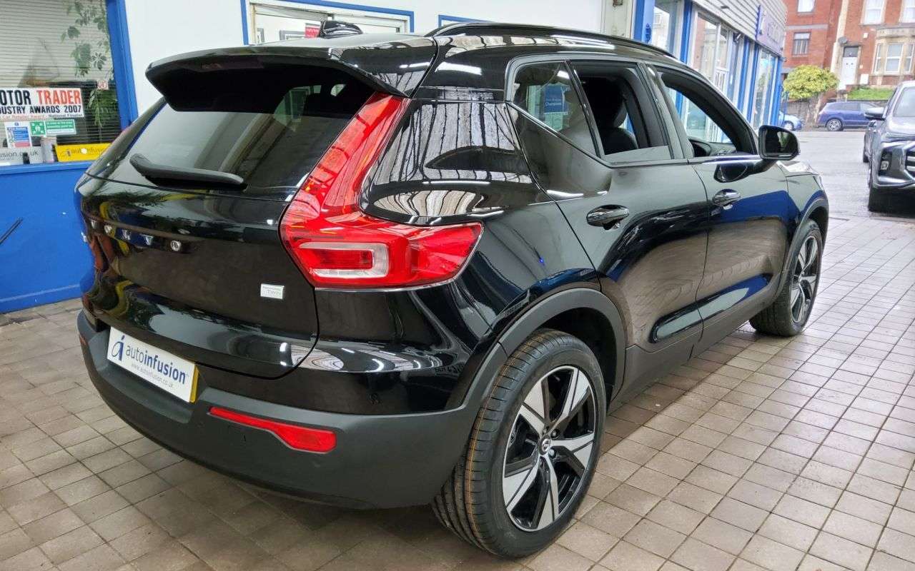 2021 VOLVO XC40 2021 VOLVO XC40