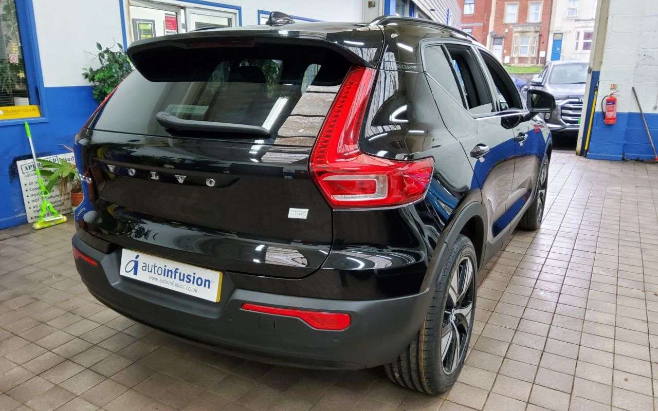 2021 VOLVO XC40 2021 VOLVO XC40