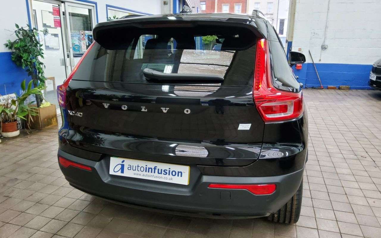 2021 VOLVO XC40 2021 VOLVO XC40