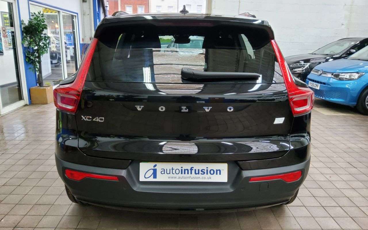 2021 VOLVO XC40 2021 VOLVO XC40