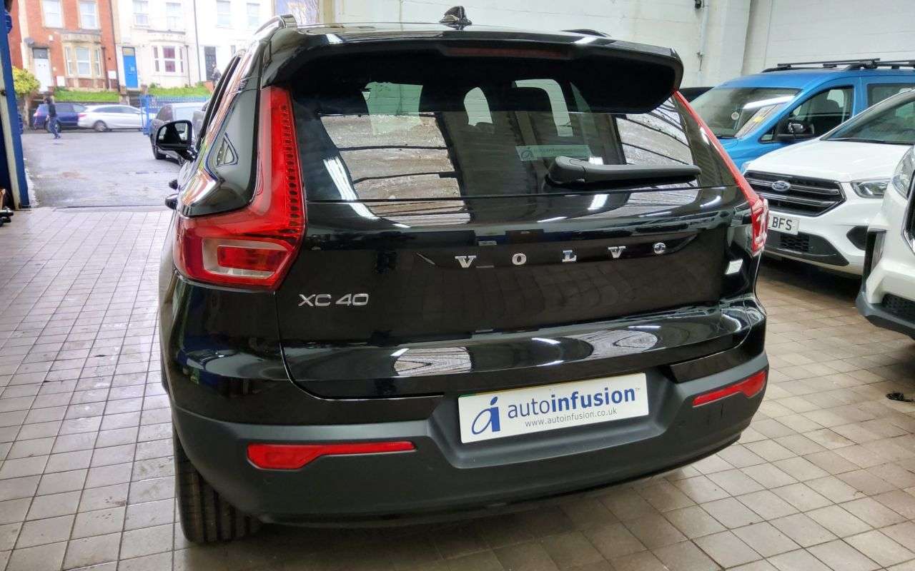 2021 VOLVO XC40 2021 VOLVO XC40