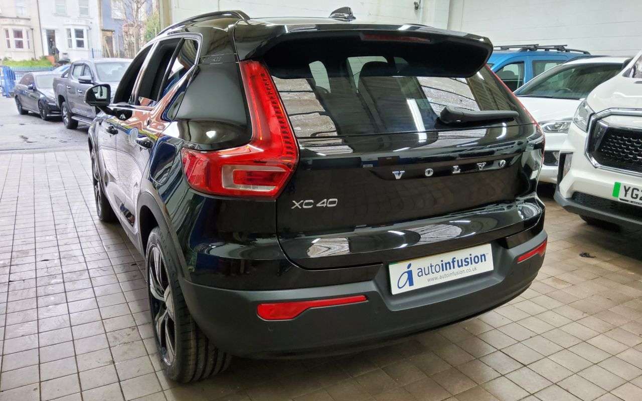 2021 VOLVO XC40 2021 VOLVO XC40