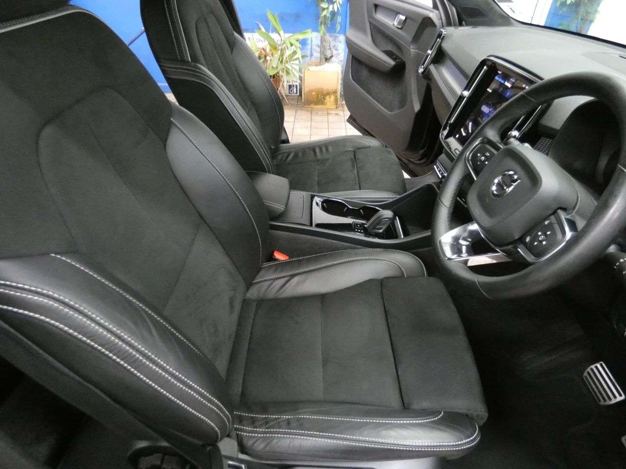 2021 VOLVO XC40 2021 VOLVO XC40