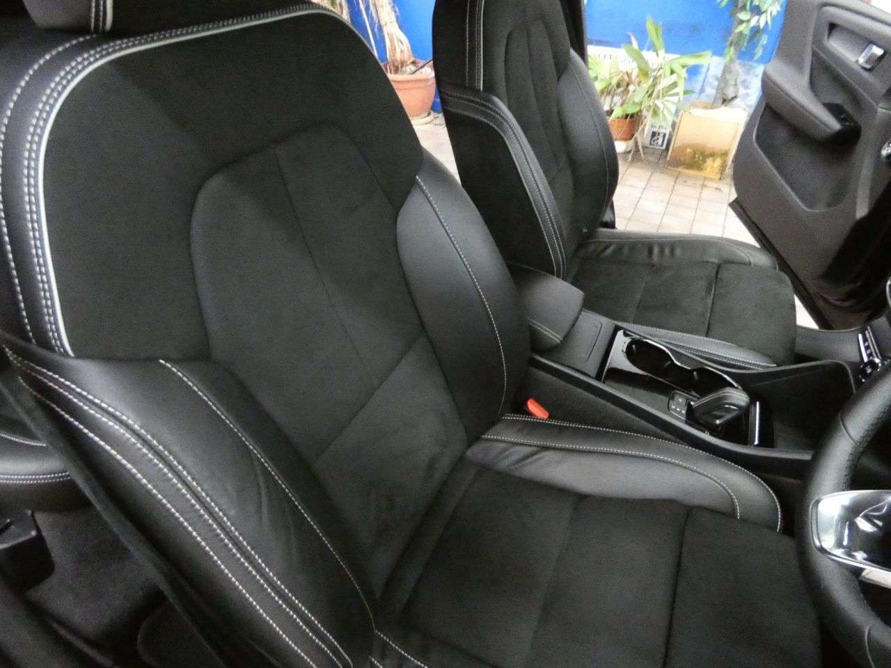 2021 VOLVO XC40 2021 VOLVO XC40