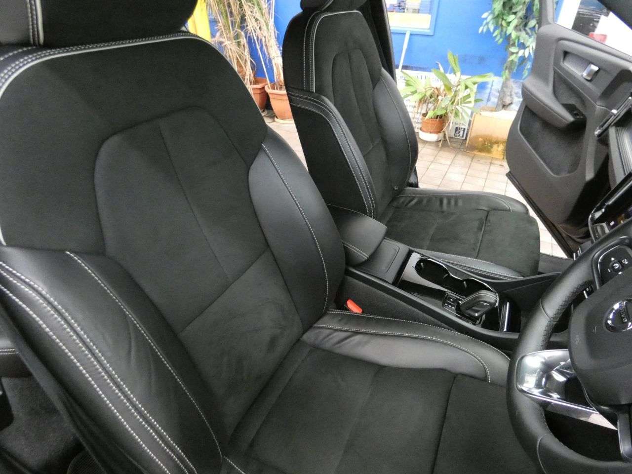 2021 VOLVO XC40 2021 VOLVO XC40