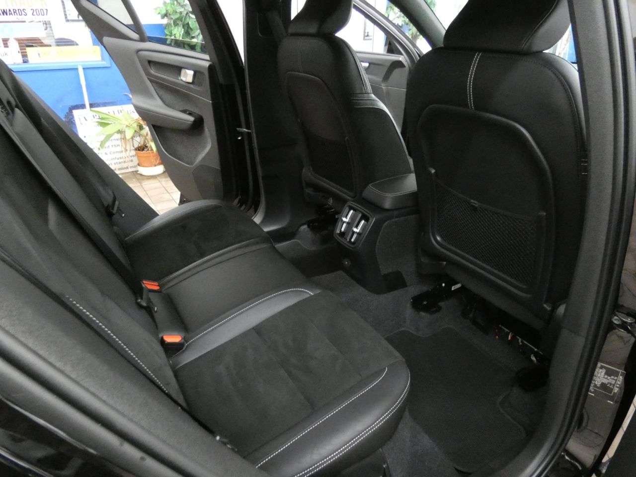 2021 VOLVO XC40 2021 VOLVO XC40