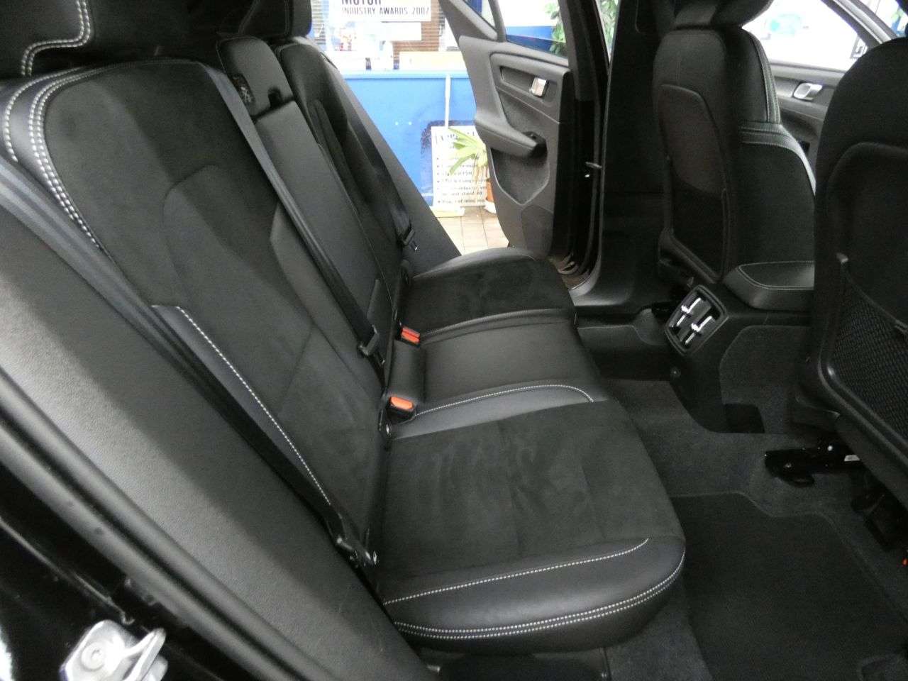 2021 VOLVO XC40 2021 VOLVO XC40