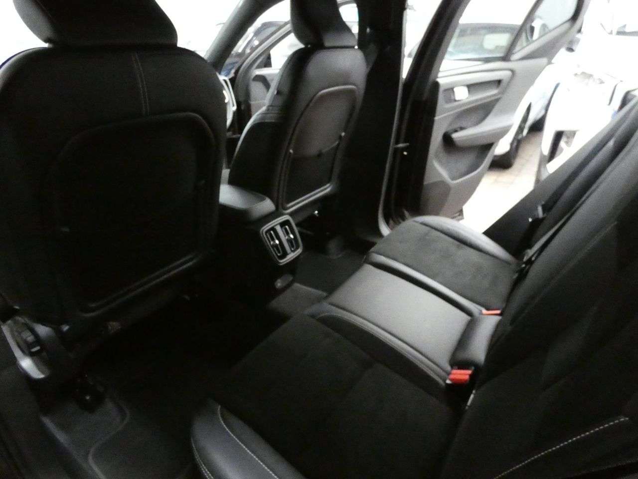 2021 VOLVO XC40 2021 VOLVO XC40