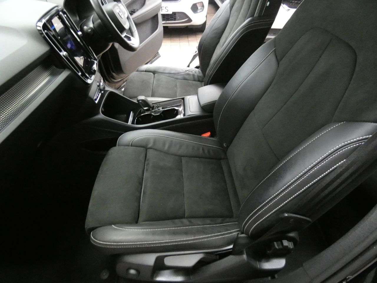 2021 VOLVO XC40 2021 VOLVO XC40