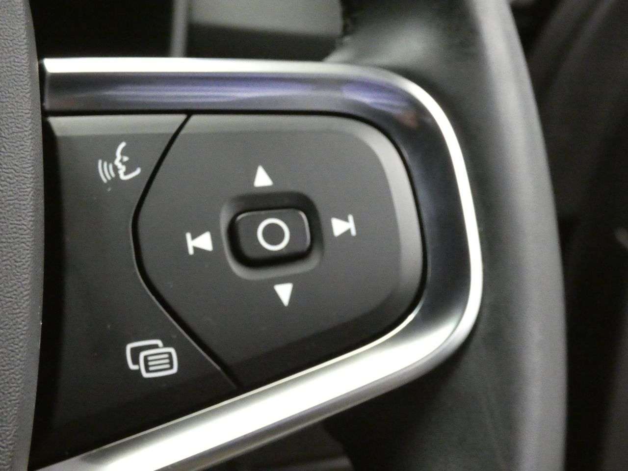 2021 VOLVO XC40 2021 VOLVO XC40