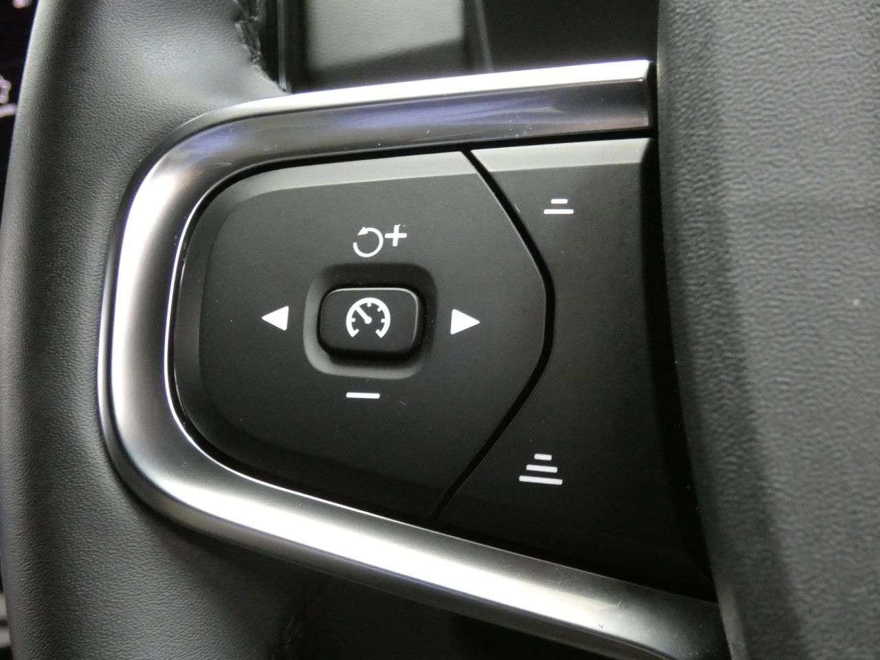 2021 VOLVO XC40 2021 VOLVO XC40