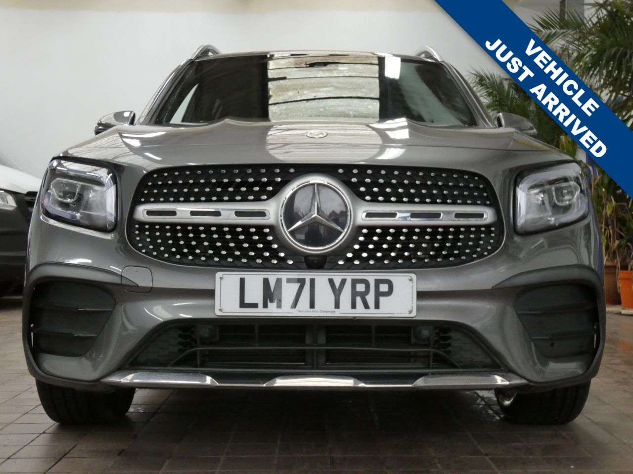 A 2022 MERCEDES-BENZ GLB 1.3 GLB200 AMG Line SUV 5dr Petrol 7G-DCT Euro 6 (s/s) (163 ps) 1 OWNER SER A 2022 MERCEDES-BENZ GLB 1.3 GLB200 AMG Line SUV 5dr Petrol 7G-DCT Euro 6 (s/s) (163 ps) 1 OWNER SER