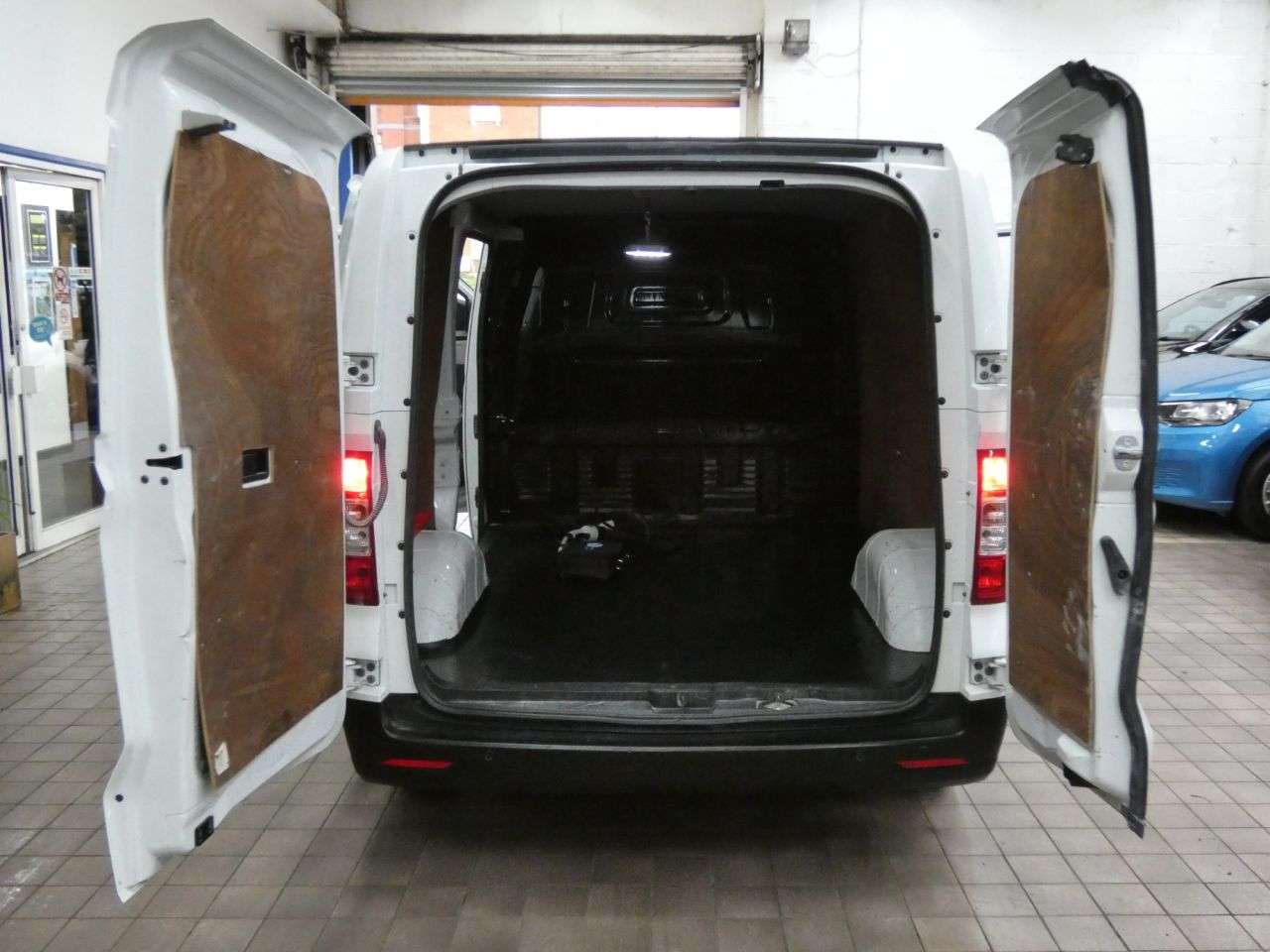 A 2022 MAXUS EDELIVER 3 35kWh Panel Van 5dr Electric Auto FWD L1 (122 ps) GENUINE LOW MILES 1 OWNER A 2022 MAXUS EDELIVER 3 35kWh Panel Van 5dr Electric Auto FWD L1 (122 ps) GENUINE LOW MILES 1 OWNER