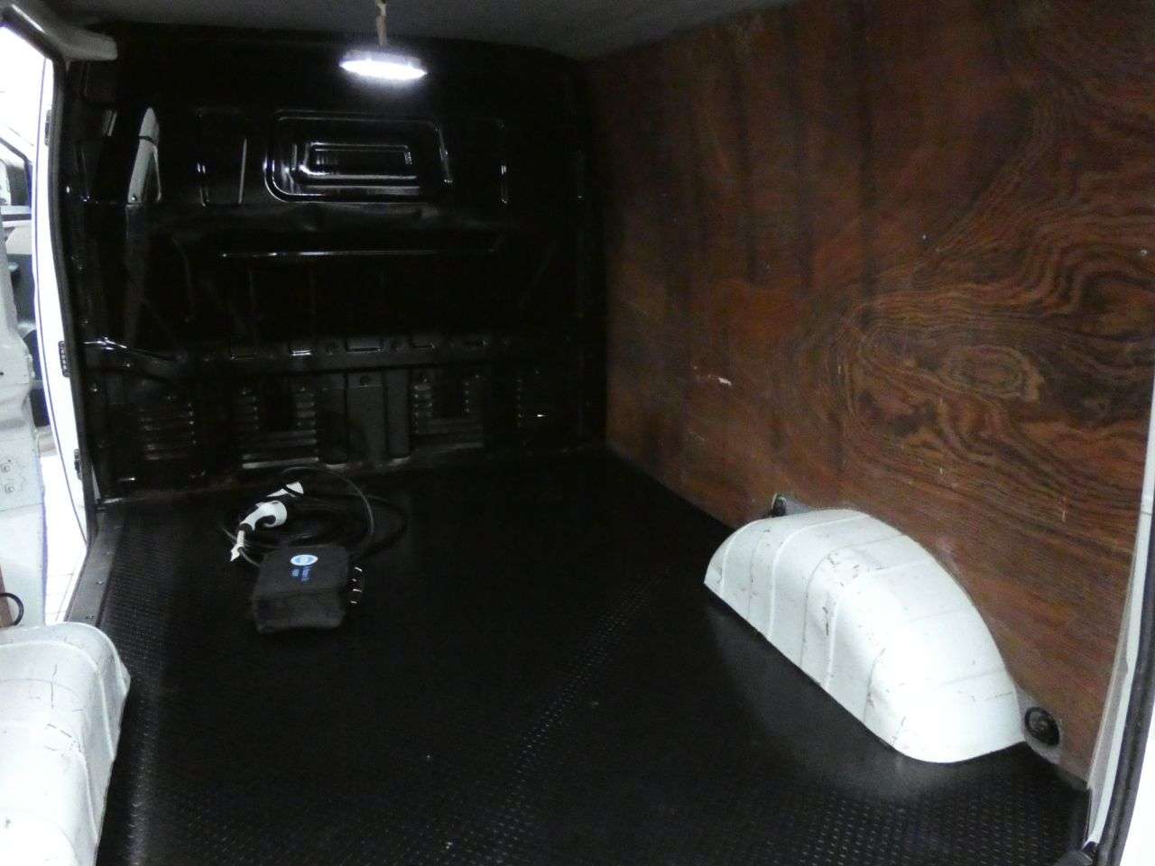 A 2022 MAXUS EDELIVER 3 35kWh Panel Van 5dr Electric Auto FWD L1 (122 ps) GENUINE LOW MILES 1 OWNER A 2022 MAXUS EDELIVER 3 35kWh Panel Van 5dr Electric Auto FWD L1 (122 ps) GENUINE LOW MILES 1 OWNER