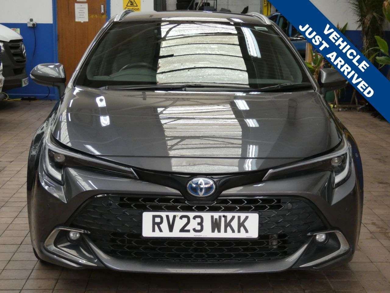A 2023 TOYOTA COROLLA 1.8 VVT-h Design Touring Sports 5dr Petrol Hybrid CVT Euro 6 (s/s) (140 ps) A 2023 TOYOTA COROLLA 1.8 VVT-h Design Touring Sports 5dr Petrol Hybrid CVT Euro 6 (s/s) (140 ps)