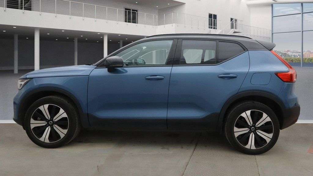 2022 VOLVO XC40 2022 VOLVO XC40