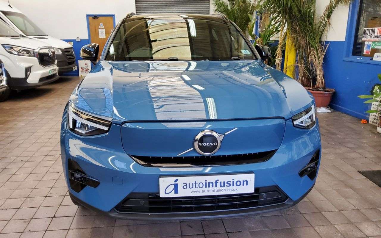 2022 VOLVO XC40 2022 VOLVO XC40