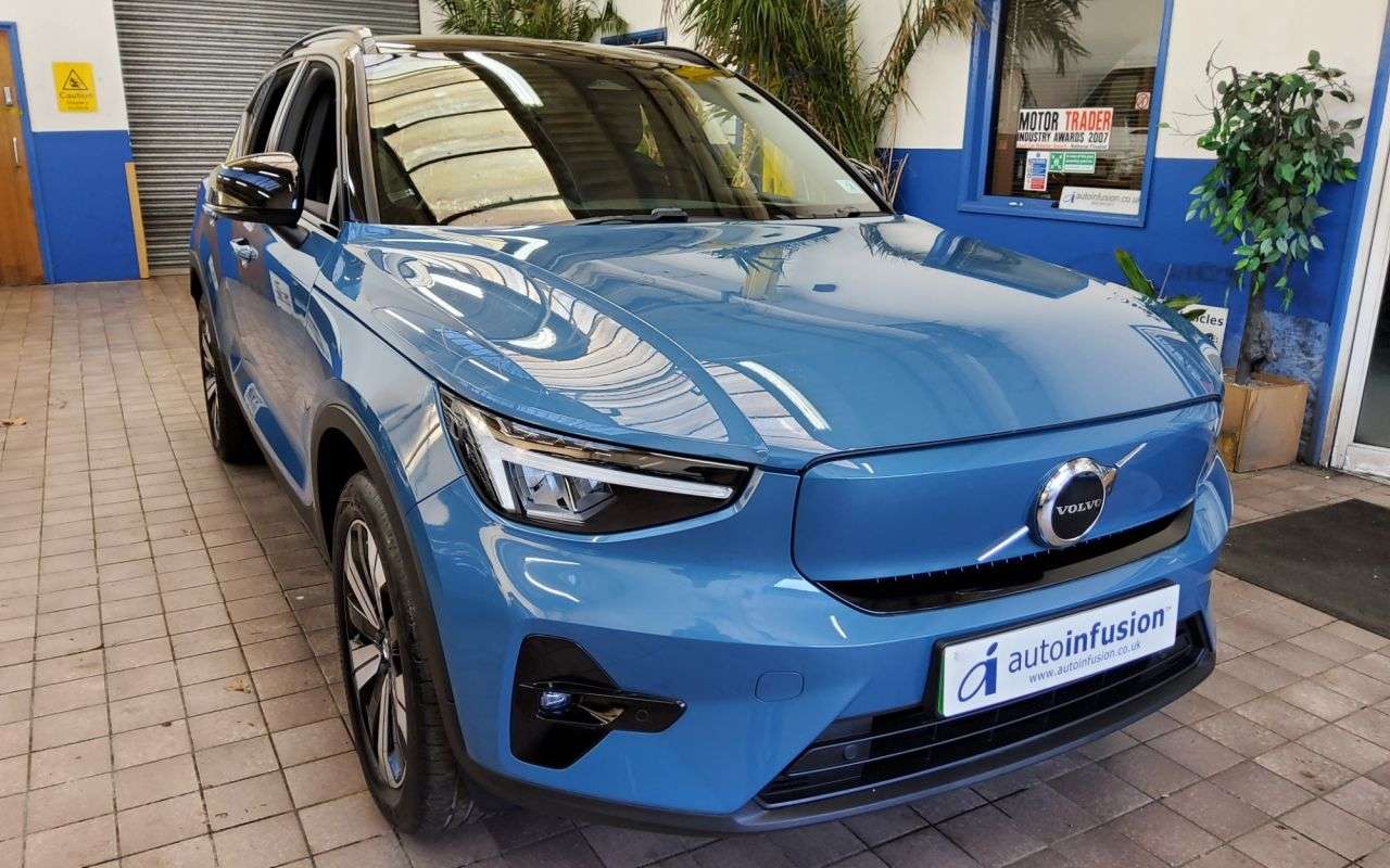 2022 VOLVO XC40 2022 VOLVO XC40