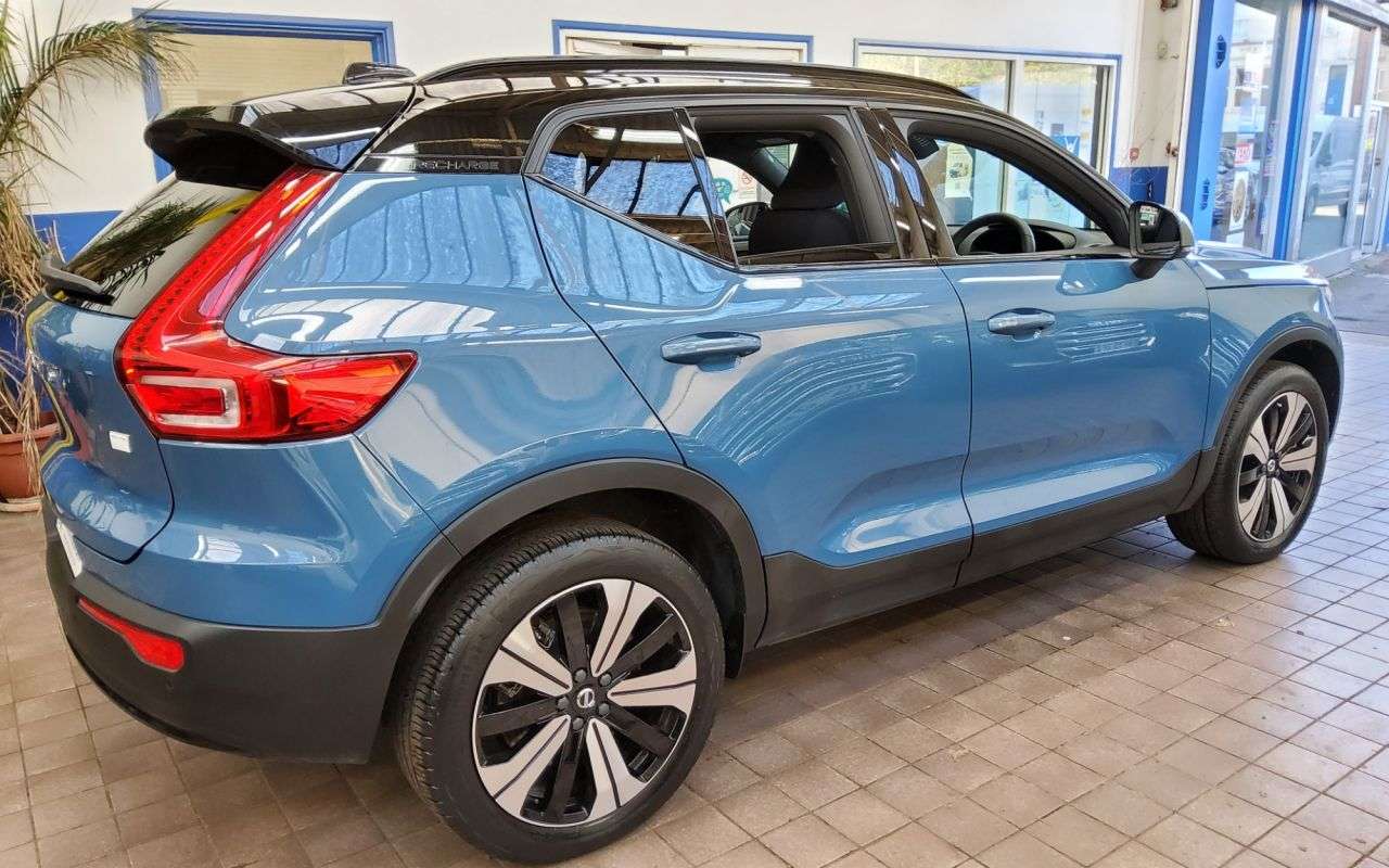 2022 VOLVO XC40 2022 VOLVO XC40