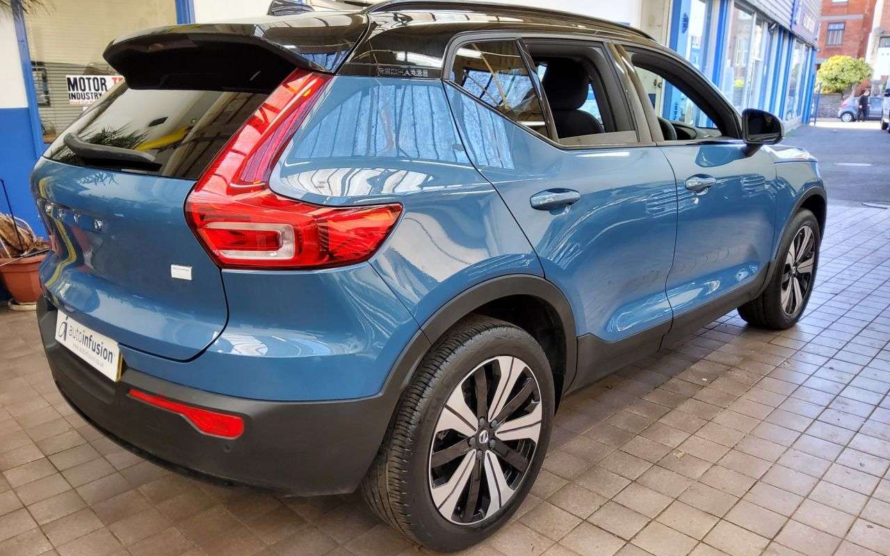 2022 VOLVO XC40 2022 VOLVO XC40