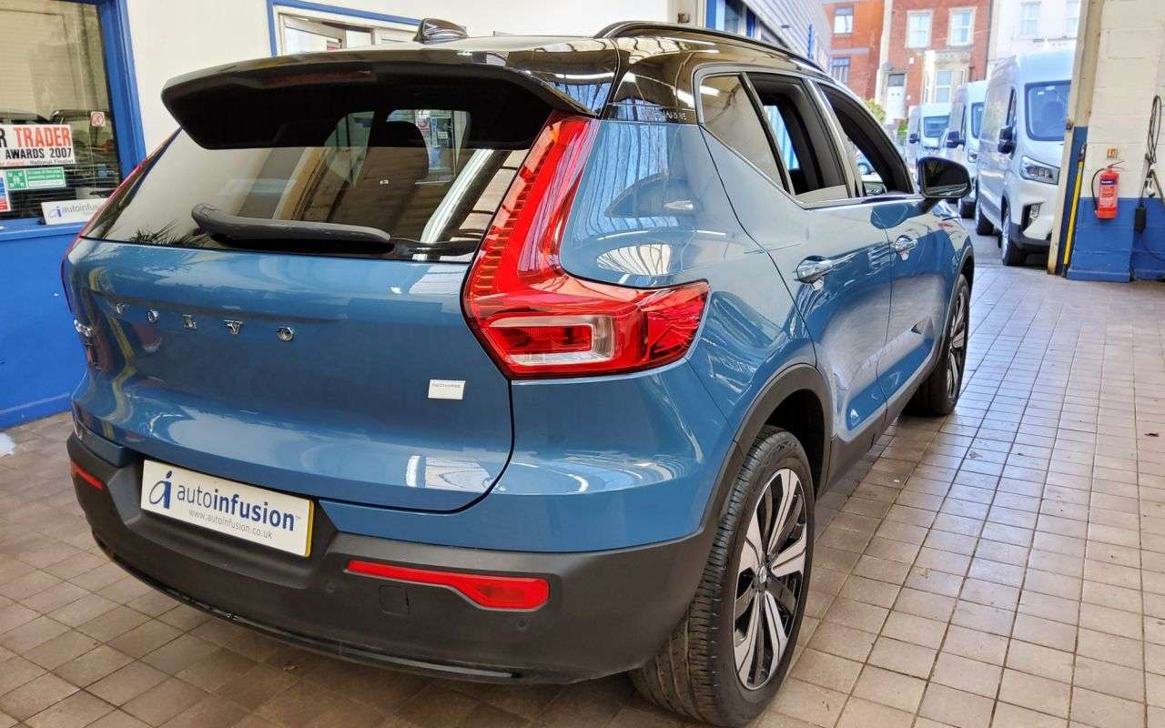 2022 VOLVO XC40 2022 VOLVO XC40