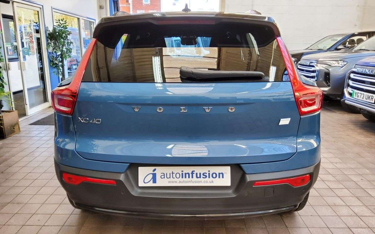 2022 VOLVO XC40 2022 VOLVO XC40