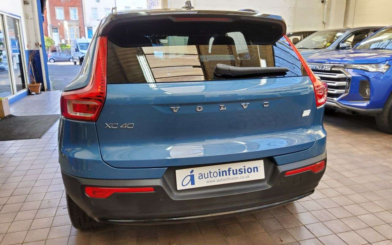 2022 VOLVO XC40 2022 VOLVO XC40