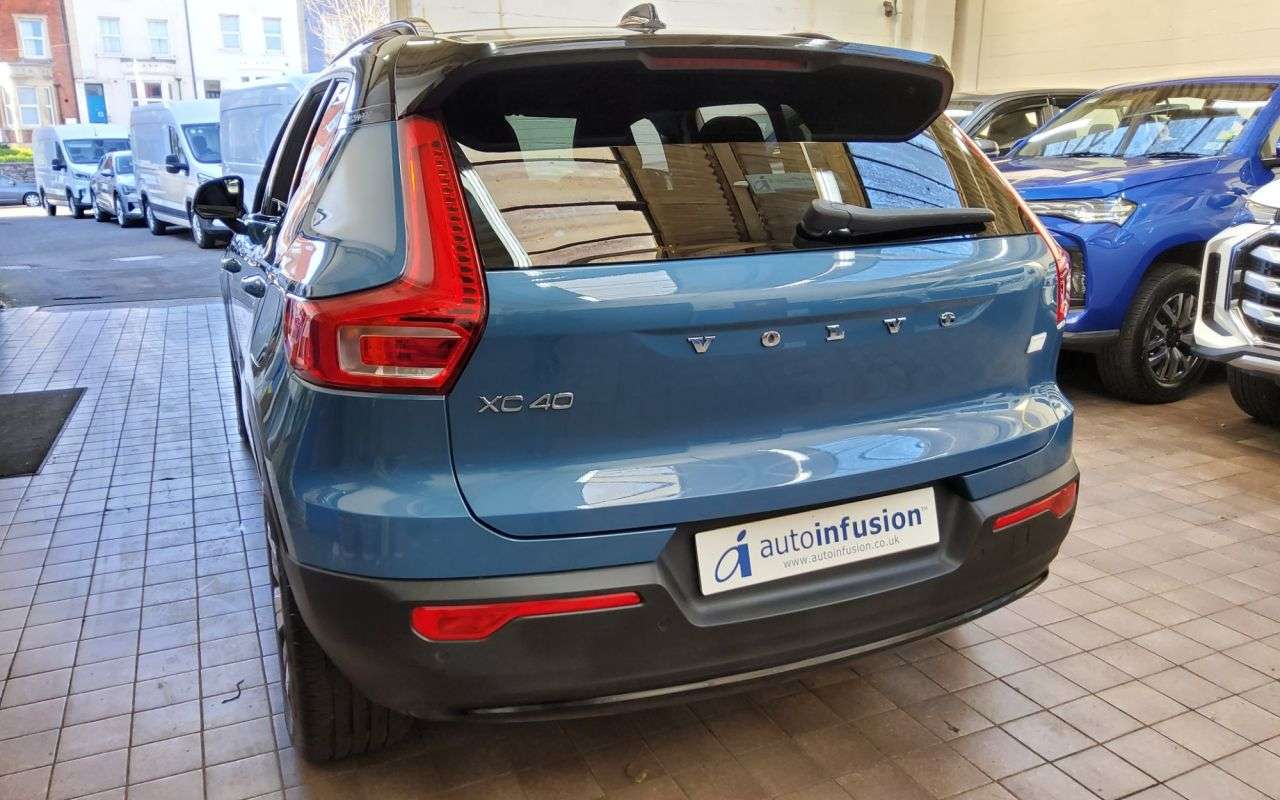 2022 VOLVO XC40 2022 VOLVO XC40