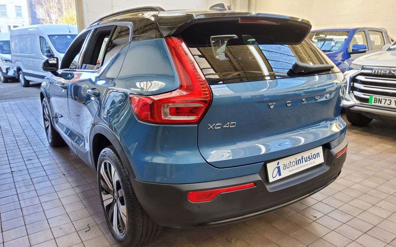 2022 VOLVO XC40 2022 VOLVO XC40