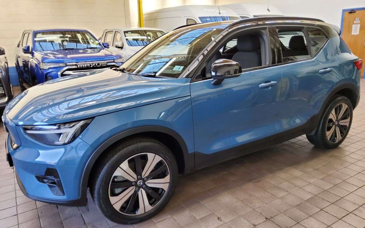 2022 VOLVO XC40 2022 VOLVO XC40