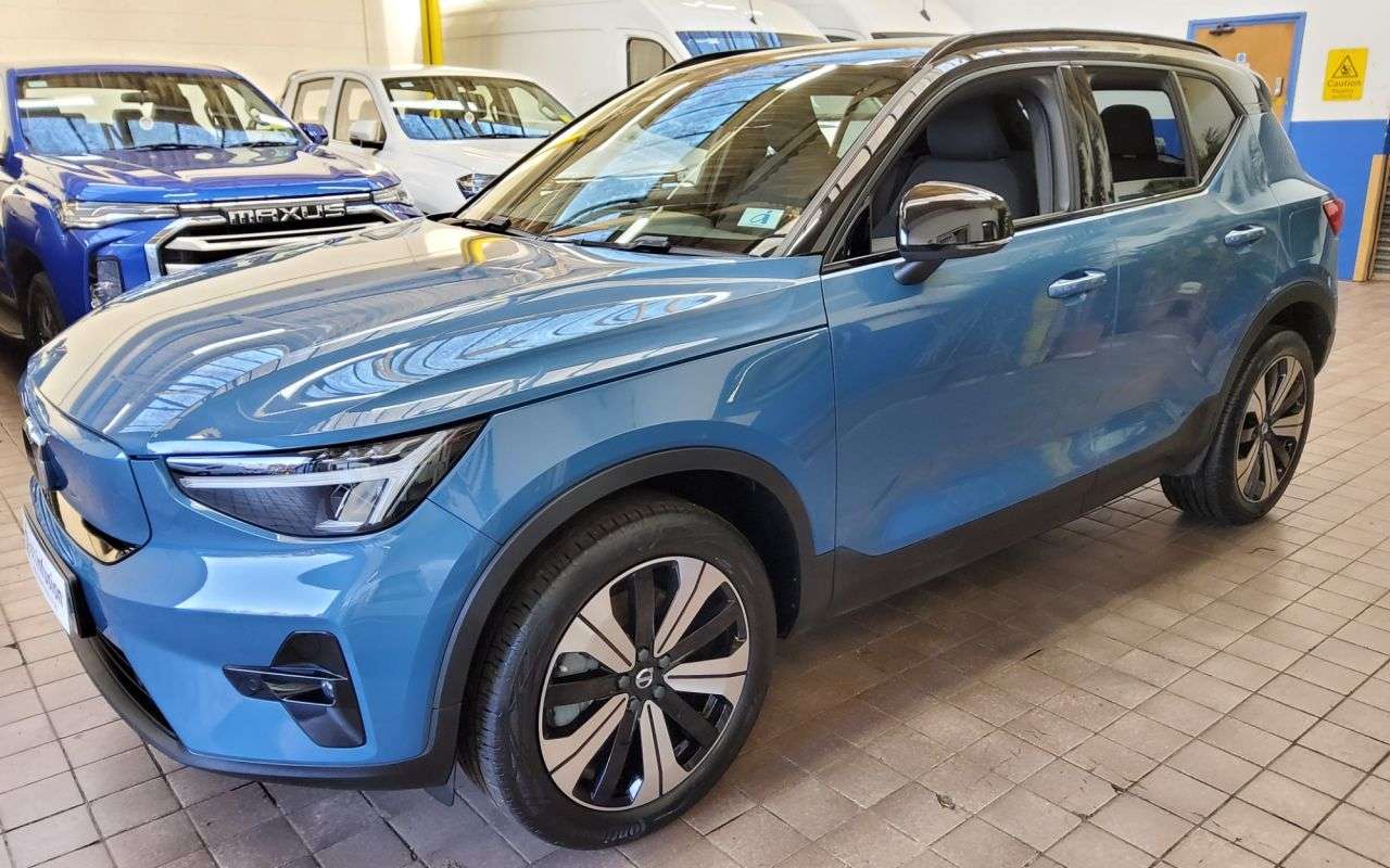 2022 VOLVO XC40 2022 VOLVO XC40