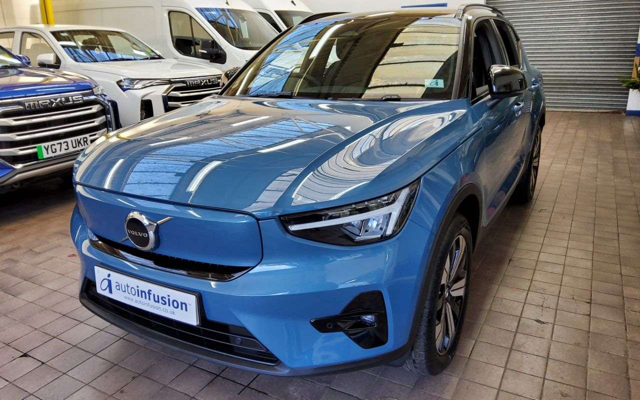2022 VOLVO XC40 2022 VOLVO XC40