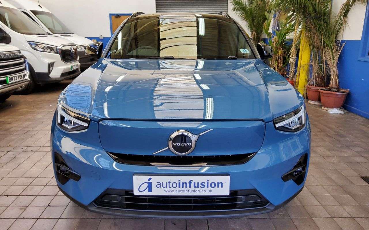 2022 VOLVO XC40 2022 VOLVO XC40