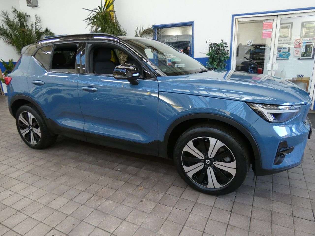 2022 VOLVO XC40 2022 VOLVO XC40