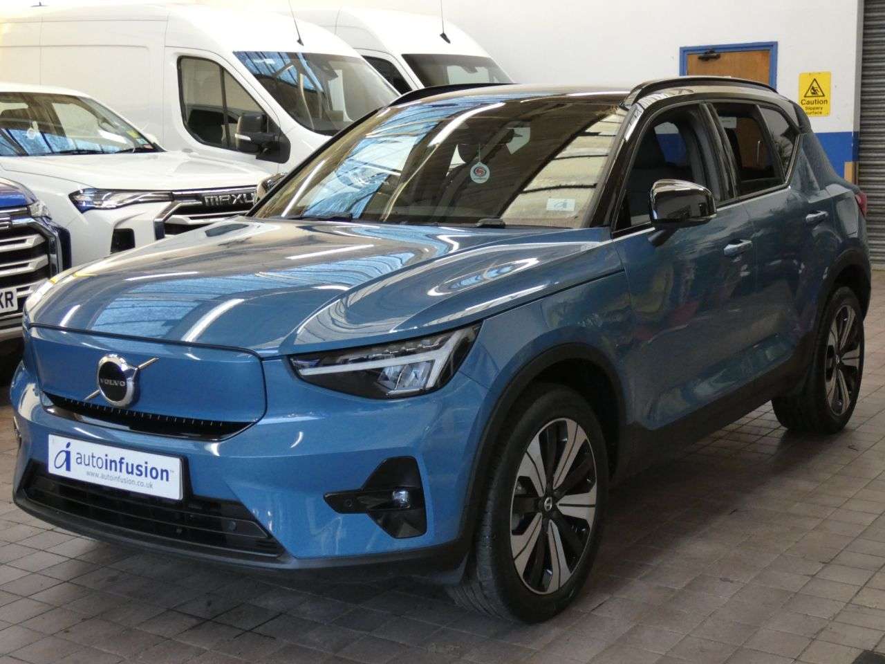 A 2022 VOLVO XC40 Recharge 69kWh Plus SUV 5dr Electric Auto (231 ps) GENUINE LOW MILES 1 OWNE A 2022 VOLVO XC40 Recharge 69kWh Plus SUV 5dr Electric Auto (231 ps) GENUINE LOW MILES 1 OWNE