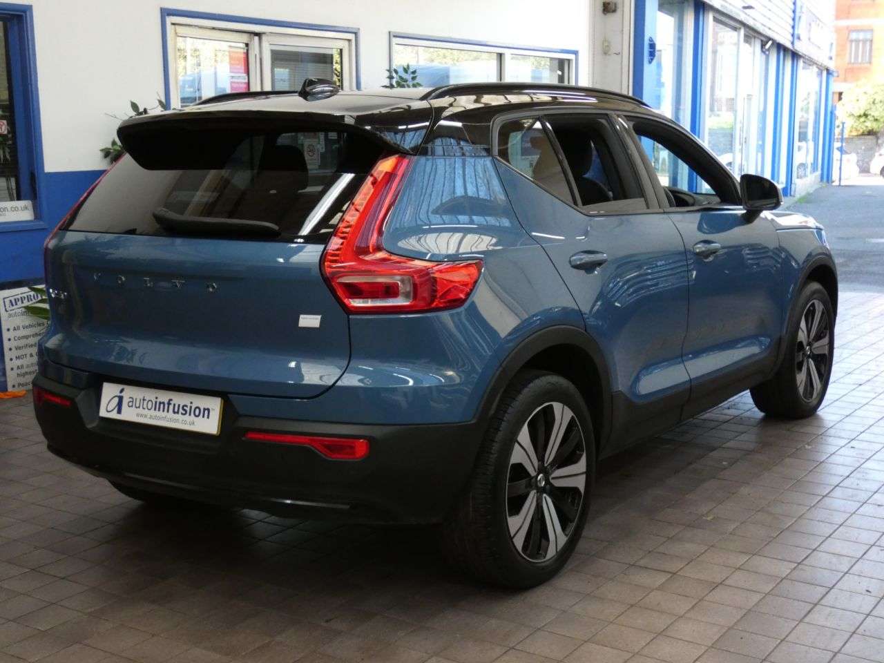 2022 VOLVO XC40 2022 VOLVO XC40