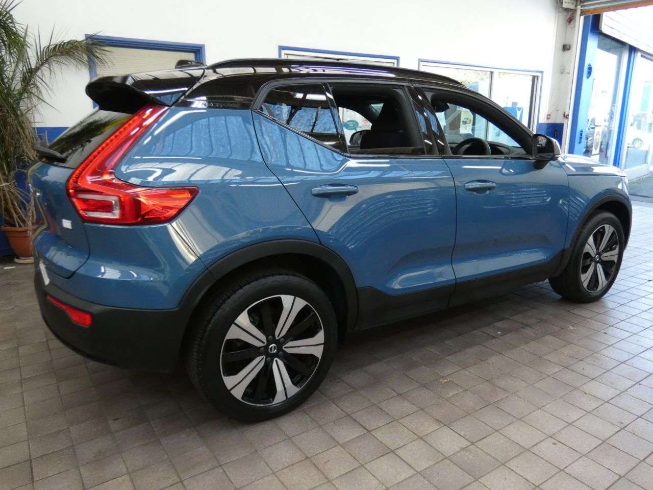 2022 VOLVO XC40 2022 VOLVO XC40