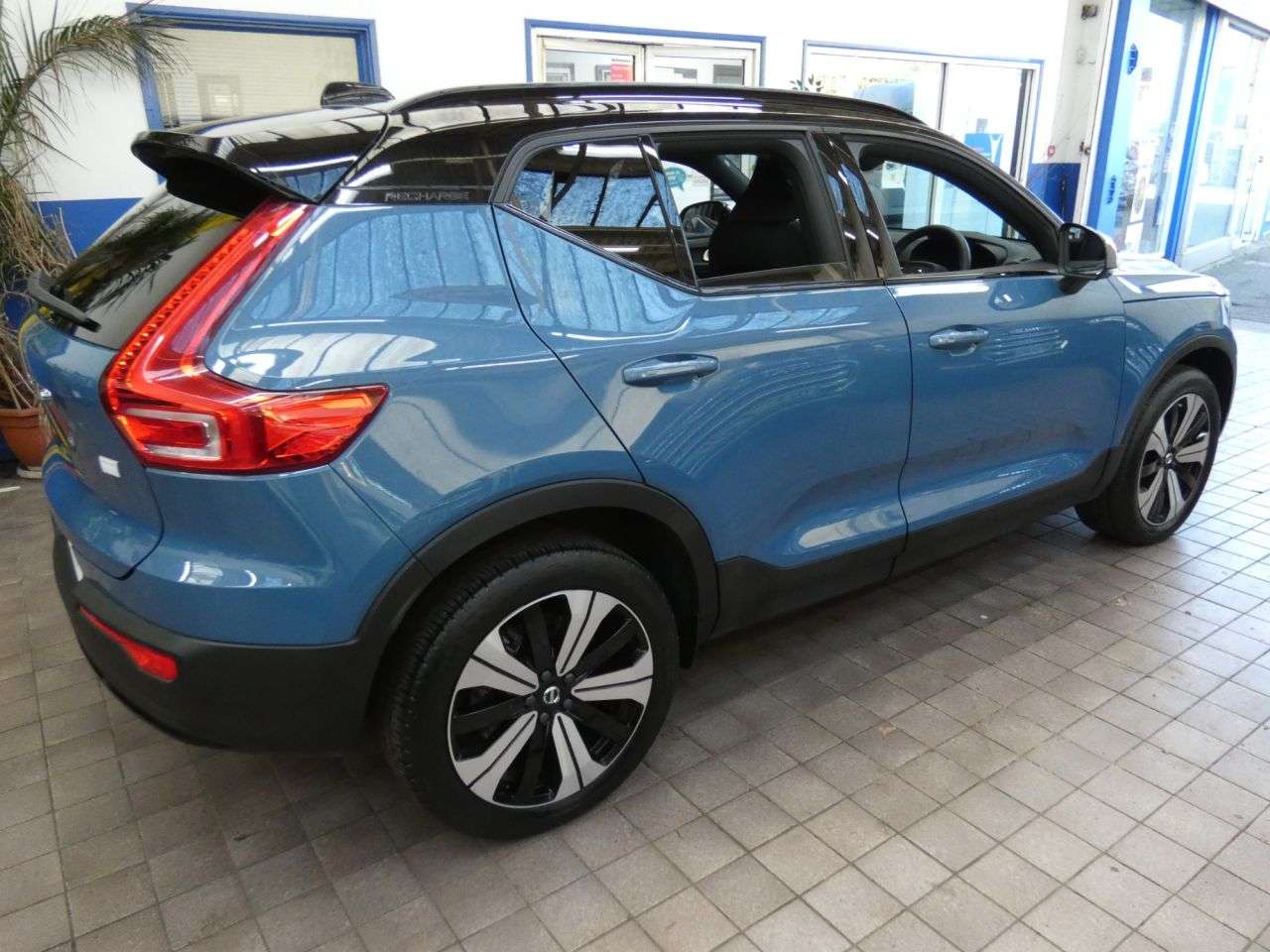 2022 VOLVO XC40 2022 VOLVO XC40