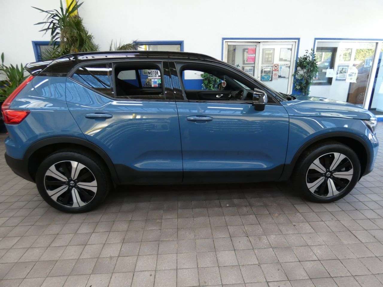 2022 VOLVO XC40 2022 VOLVO XC40