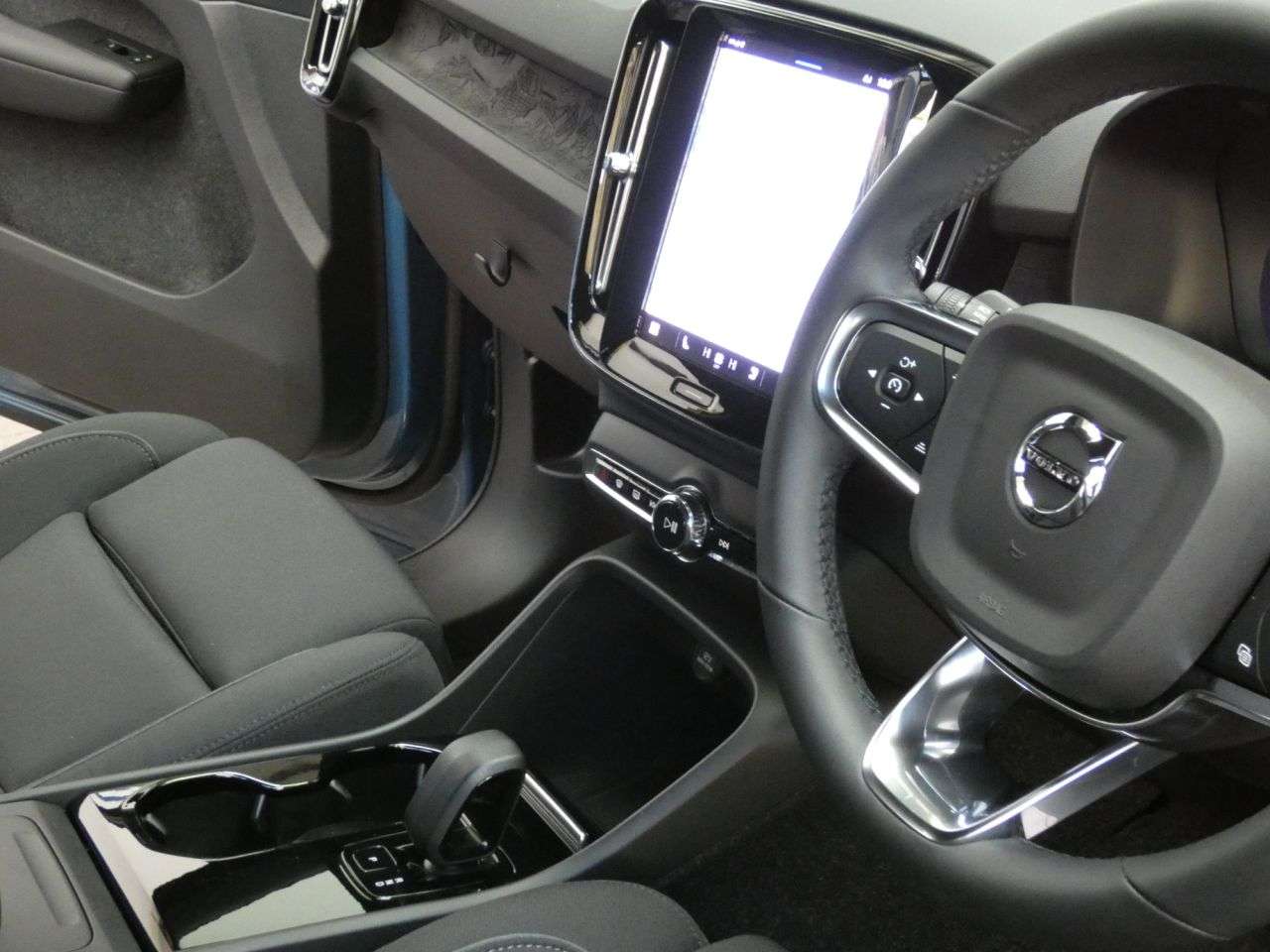 2022 VOLVO XC40 2022 VOLVO XC40