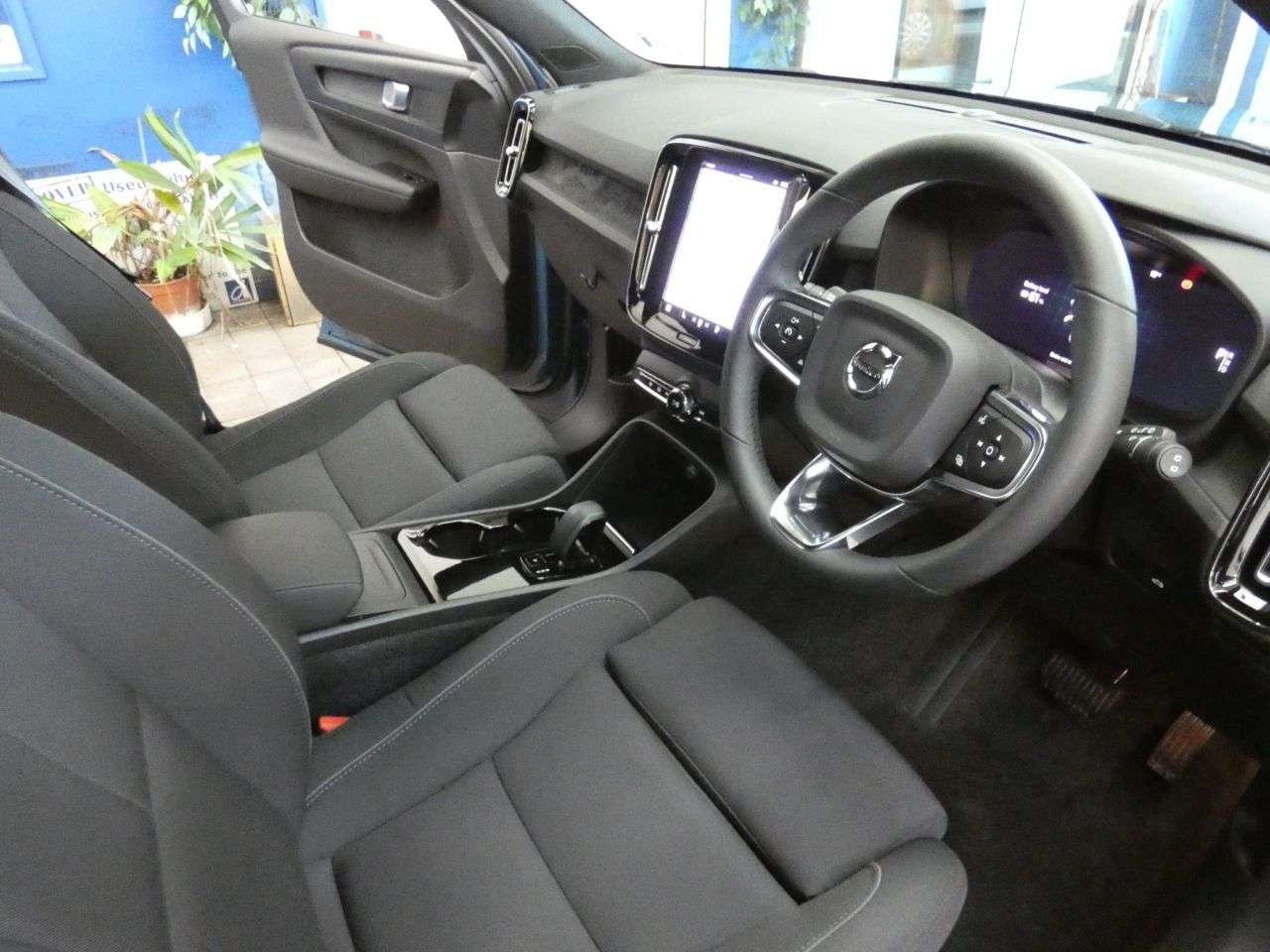 2022 VOLVO XC40 2022 VOLVO XC40