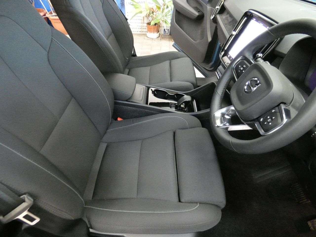 2022 VOLVO XC40 2022 VOLVO XC40