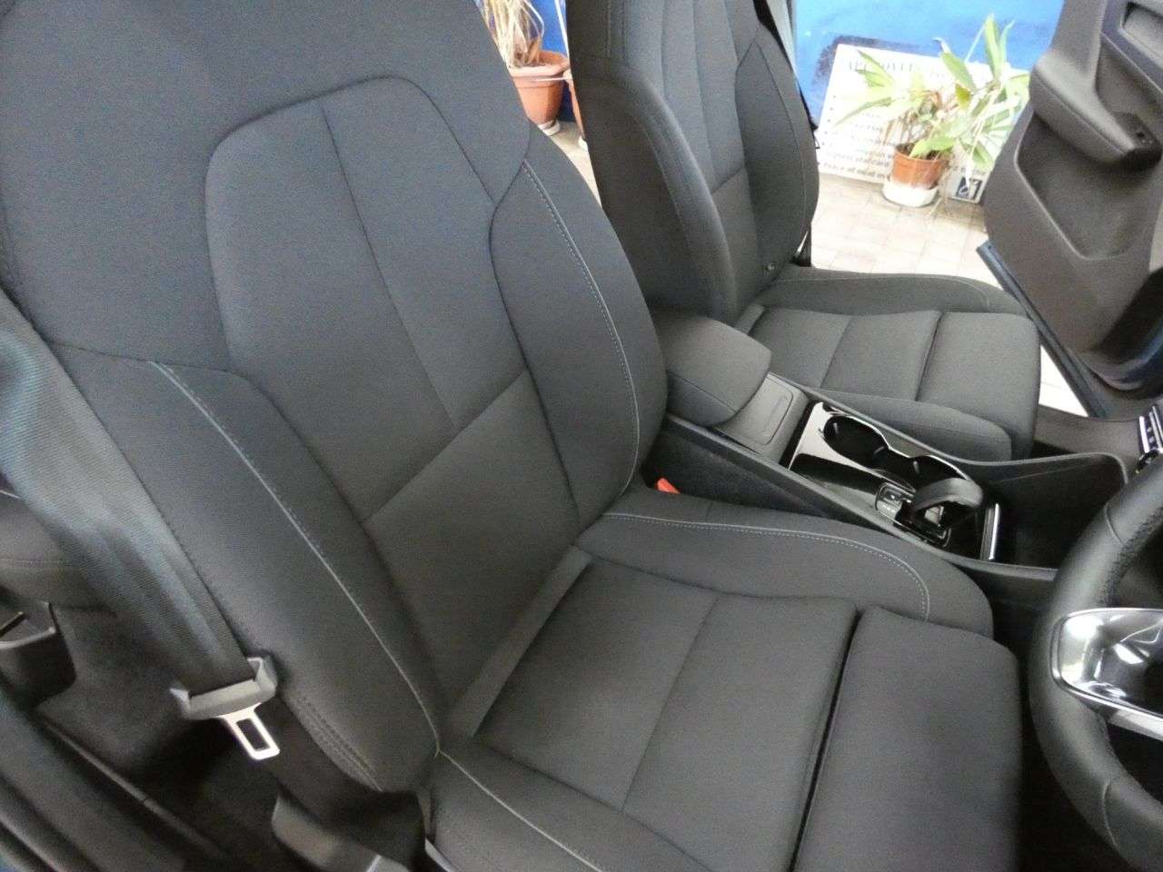 2022 VOLVO XC40 2022 VOLVO XC40