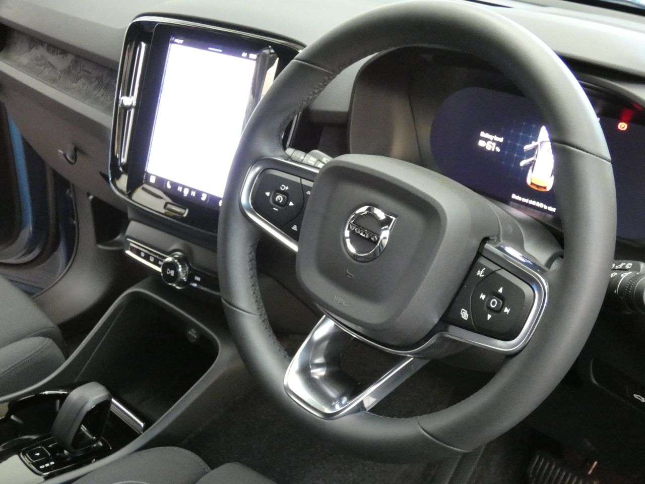 2022 VOLVO XC40 2022 VOLVO XC40