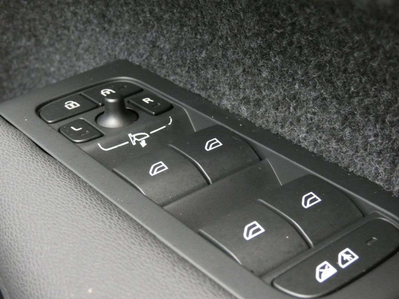 2022 VOLVO XC40 2022 VOLVO XC40